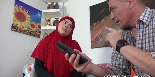 Miniatura de Sexy bitch in red hijab really loves rough cocks (Steve Q)
