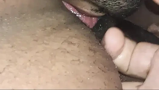 Miniatura de JUEGO ANAL. Lengua en el coño y dedo en el culo de mi amigo CRENTE traviesa madre caliente hasta que se corre