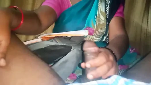 Miniatura de Tamil matrícula maestra masturbación con la mano con novio polla