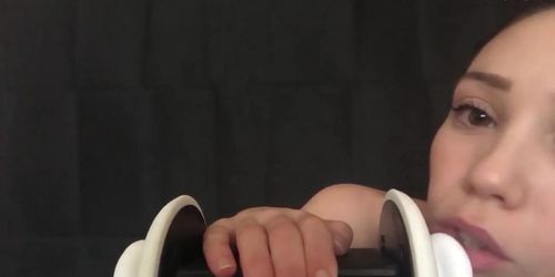Miniatura de Lexipoll ASMR Ear Licking Video (analtrixxx, brooklyn love, emmasky69, frankie rivers, lexi poll, miacanela_xo)