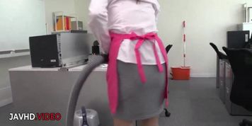 Miniatura de Sultry Japanese Beauty Chihiro Akino Delights With Her Legendary Blowjob Skills