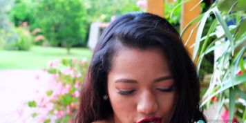 Miniatura de Latina Ana Montes' Backyard Boobs And Pussy Show