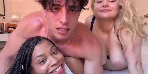 Miniatura de Wild Double Creampie Threesome With Footjob & Lesbian Action