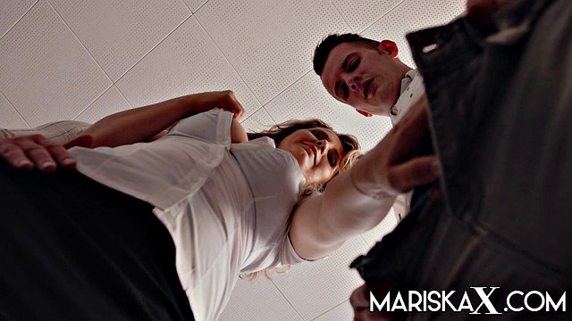 Miniatura de Double Fucked in MILF Doctor's Office