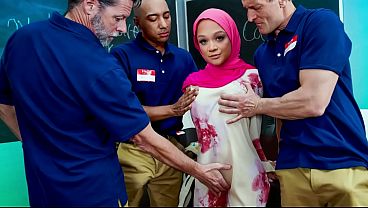 Miniatura de Hijabi Hottie Breaks All the Rules in a Wild Office Gangbang