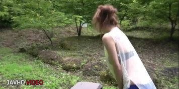 Miniatura de Steamy Outdoor Session Mikurus Asian Charm Excites All In Lustful Blowjob Fun