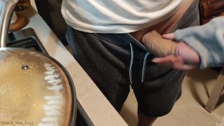 Miniatura de Handjob by cute girlfriend while cooking fries(full vid on my 0nlyfans/ManyVids)