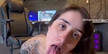 Miniatura de Martina Oliveira Gives Her Bf A Blowjob And Takes A Facial (catalina luis, sara gold, sweety fox, urlilgoddess)