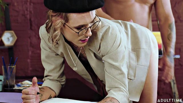 Miniatura de Artsy Femboy Clark Delgaty Takes Axelle Rose Anal Pounding