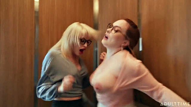Miniatura de Trans Boss Pounds Employees Izzy Wilde and Kasey Kei in Elevator