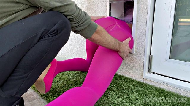 Miniatura de Hentai Girl Trapped in Doggy Door