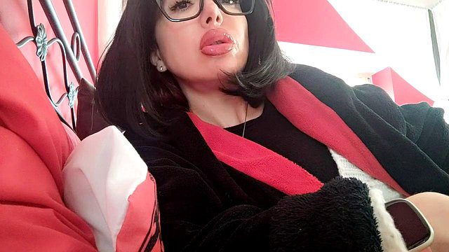 Miniatura de Beautiful Hentai MILF Roars in Lingerie POV