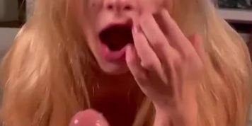 Miniatura de Trippie Bri Gets A Facial After A Sloppy Blowjob
