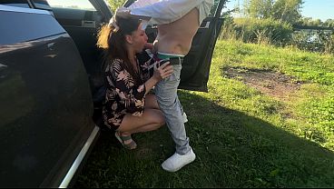 Miniatura de Sexo anal con mujeres de pechos grandes en la naturaleza.