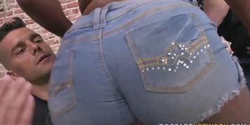 Miniatura de Interracial Gangbang with Anal and Double Penetration