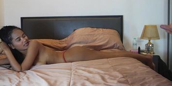 Miniatura de Mixed Thai Indian Slut From Pattaya Gets Fucked & Creampie By BWC