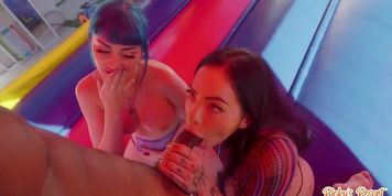 Miniatura de Multinational Orgy at Resort (Adria Rae, Emma Magnolia, Jewelz Blu, Kylie Rocket)