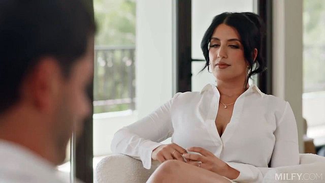 Miniatura de Big-Tits MILF Nikoletta Craves Hardcore Cumshot