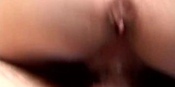 Miniatura de Amateur husband gets fucked by his aroused wife Laura's naked body in the living room