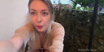 Miniatura de Risky public masturbation on balcony. I cum because i like to be caught. (Emerald Ocean)