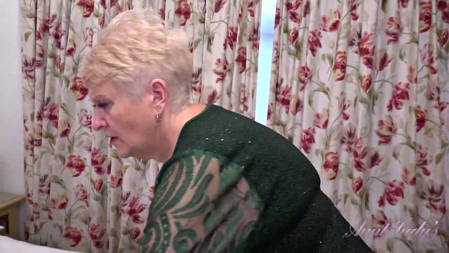 Miniatura de Big Tits Landlady Joolz Catches Him Stealing Her Panties POV