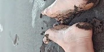Miniatura de Feet on the beach and city streets