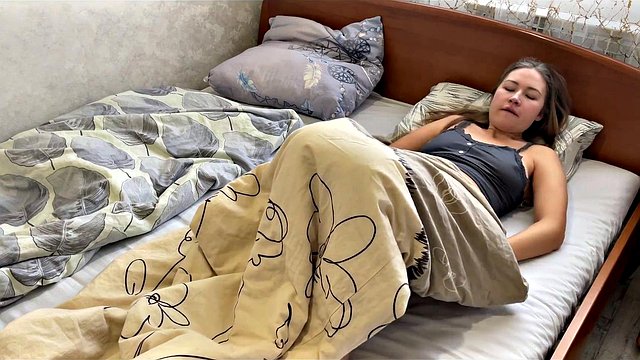 Miniatura de German Wife's Lesbian Masturbation Leads to Creampie Orgasm