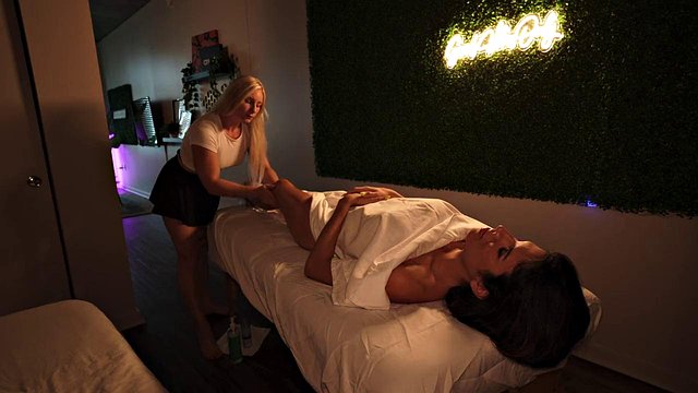 Miniatura de Shemale Anal Oil Massage Cum