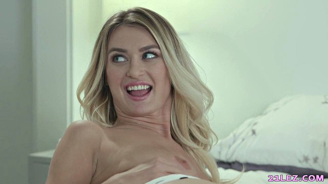 Miniatura de Whitney Wright's Lesbian Tryout With Natalia Starr