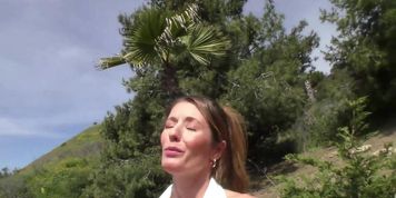 Miniatura de Anal Cheerleaders in Gaping Ass Play (Sheena Shaw)