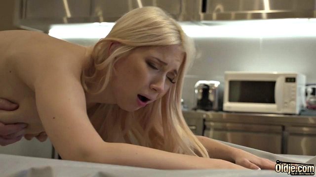 Miniatura de Roxy Risingstar in Lingerie Blowjob