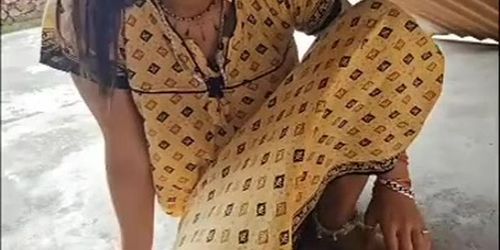 Miniatura de Desi Village Girl Tits Press And Fuck On Rooftop With Oral Sex