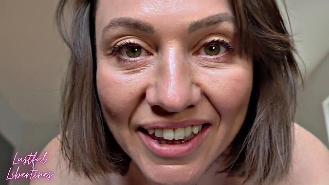 Miniatura de British MILF Stays for Cumshot After Mistaken Booking