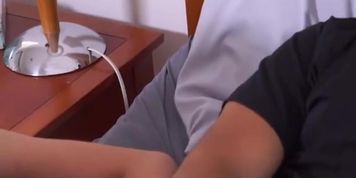 Miniatura de Skinny Woman Receives Intense Interracial Encounter (Khloe Kapri, Oliver Davis)