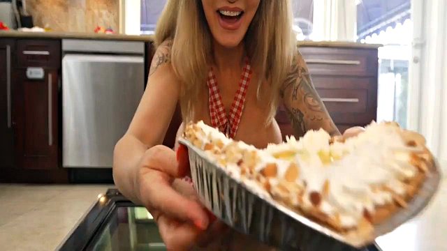 Miniatura de Ryan Conner Pounded by Best Friend's Big Tits Milf Stepmom