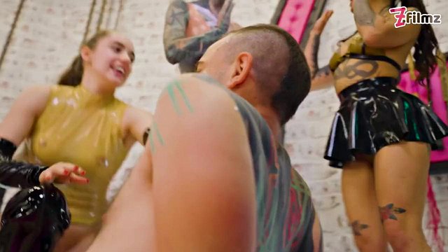 Miniatura de Tattooed MILF Peeing in BDSM Fetish Action