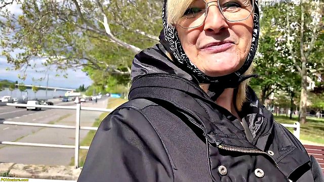 Miniatura de Blonde Chubby Mature's Rough POV Anal Stretch