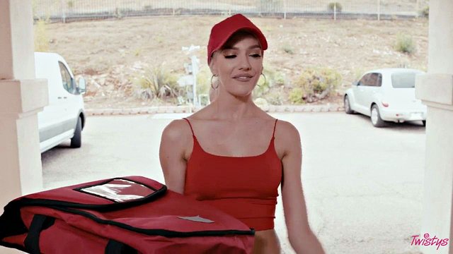Miniatura de Pizza Delivery Sparks Lesbian Wet Pussy Feast for Ivy Wolfe and Kenna James