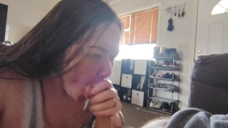 Miniatura de Sloppy throat fucking blowjob has her slurping and blowing cum bubbles