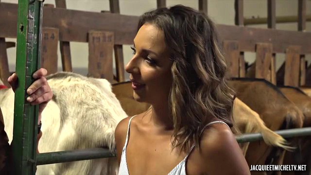 Miniatura de Carollina Cherry's Outdoor Anal as Naughty Farm Girl
