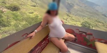 Miniatura de Horny Pregnant Latina Gets Blowjob And Screw In Cable Car In Colombia Santander