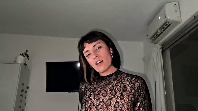 Miniatura de Tattooed Latina Unleashes Epic Deep-Throat Sucking Skills, Endures Brutal Spank