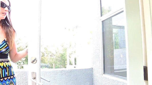 Miniatura de Samantha Ryan Gags Jelena Jensen's Lesbian Slave