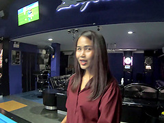 Miniatura de Thai beauty gives sensual HD POV BJ to her partner