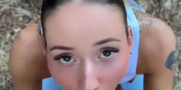 Miniatura de Lolawoo Gives A Blowjob In The Woods