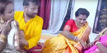 Miniatura de Hot Indian Girl Puja Sarkar in 3 Some Group Sex with Blowjob and Doggy Style