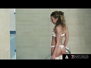 Miniatura de 21 naturals smoking hot angel emily begs for anal and a load on her little asshole
