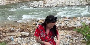 Miniatura de POV River Blowjob – Hot Brunette MILF Rides and Faces Fuck to Orgasm