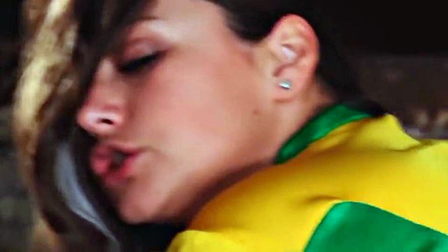 Miniatura de Allie Haze Deepthroats Big Cock as Jeanie Marie Sullivan Cosplay