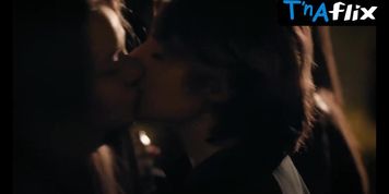 Miniatura de Julia Mascort Lesbian, Breasts Scene in Yo No Morire De Amor